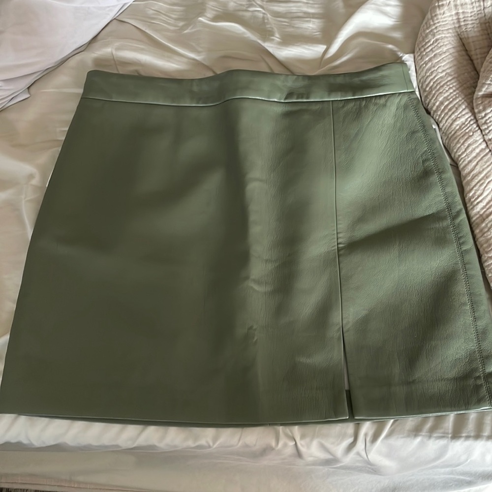 NWT Aritzia Wilfred Patio Leather Mini Skirt Sage